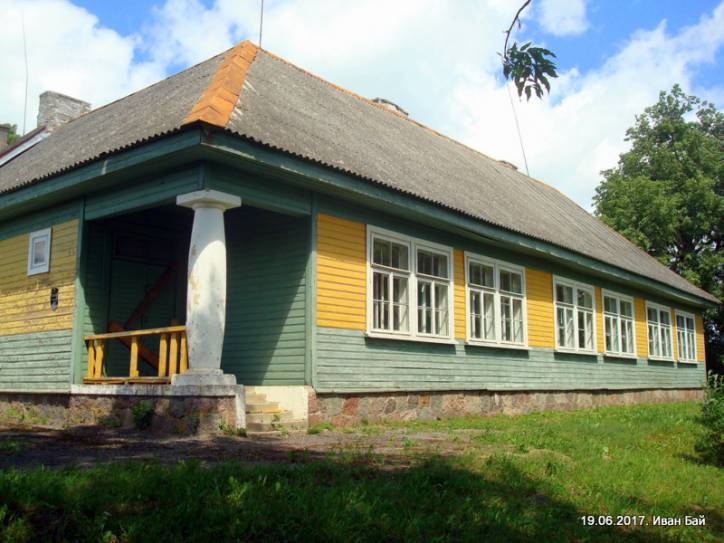 Komarowo.  Budynek szkoły