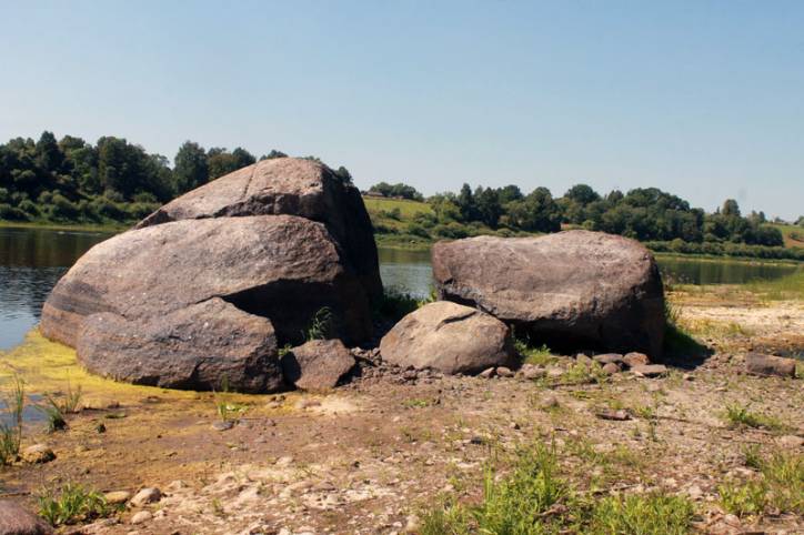 Barsuki.  The Great Charabroŭski Stone