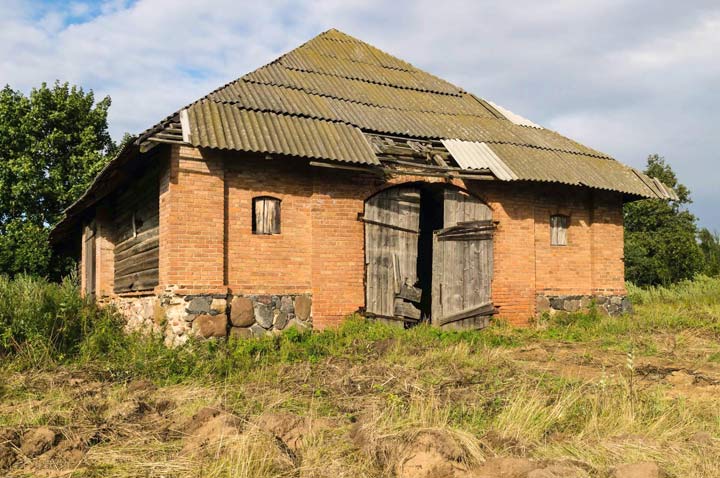  - Farmstead . 