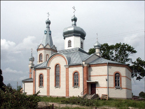 Kamienica Żyrowicka. We wsi 