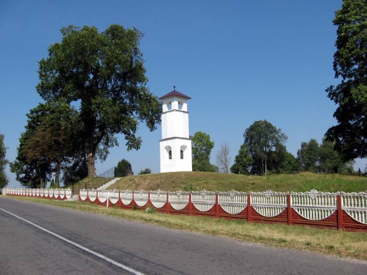 Bezdzież.  Kolumna upamiętniająca Konstytucję 3 Maja 1791r.