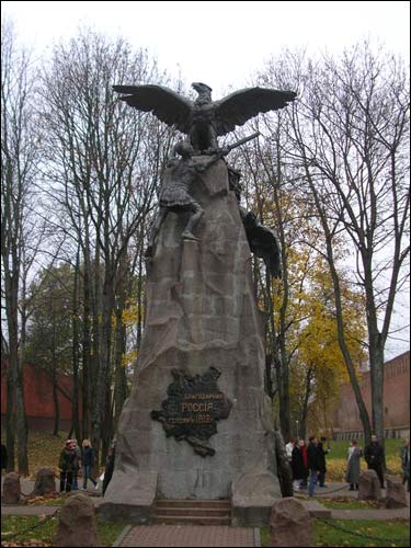  -  Rzeźby. Pomnik