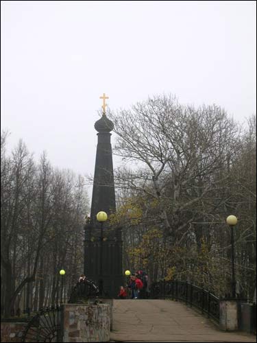  -  Rzeźby. Pomnik bohaterów 1812 r