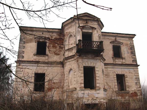 Wysokie.  Zespół dworsko-parkowy 