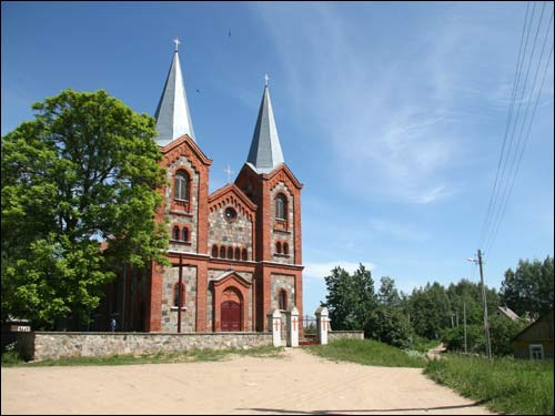 Plusy.  Catholic church of the Holy Trinity