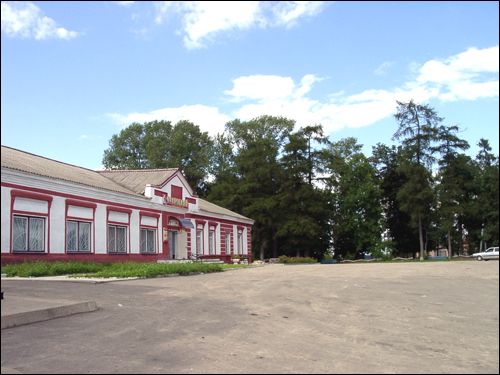  - Manor of Oskierko. The manor house and the park