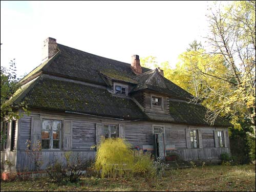 Baravoje.  House of forester