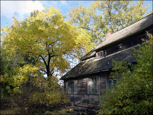 Baravoje.  House of forester