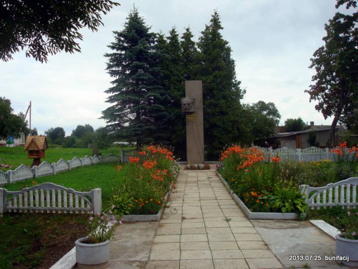 Prazaroki.  Monument to Ihnat Bujnicki