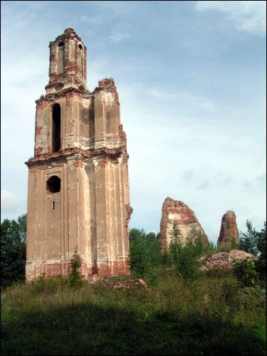Hubina (Kamień-Hubin). Catholic church (ruins)