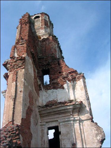 Hubina (Kamień-Hubin). Catholic church (ruins)
