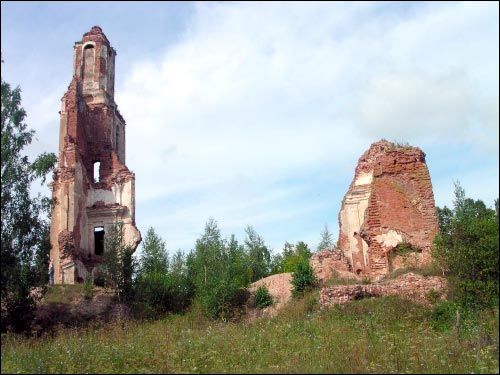 Hubina (Kamień-Hubin). Catholic church (ruins)