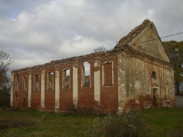 Mikałajeva.  Catholic church (ruins)