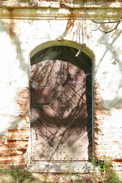  - The tomb of Obuchowicz. The doors of the chapel