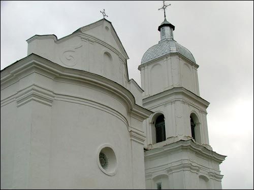  - Kościół Św. Trójcy. Fasada boczna, transept i wieża