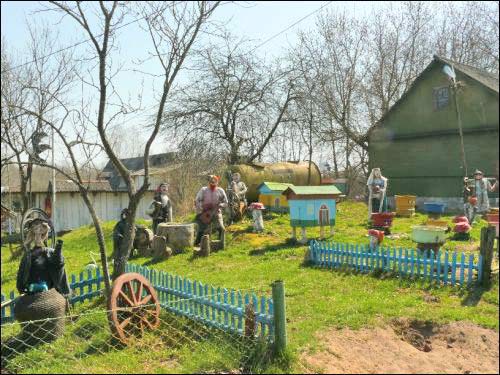 Mańkavičy.  In the village 
