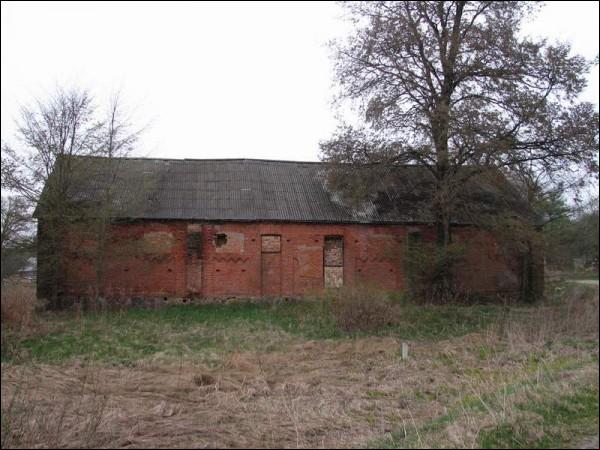 Dwór Chocewicze.  Spichlerz