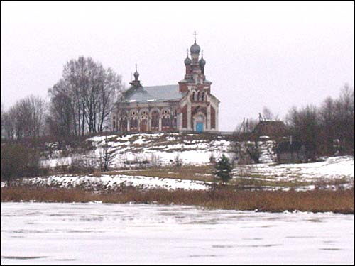  - Cerkiew Zaśnięcia NMP. Cerkiew nad jeziorem Łowża - fasada boczna
