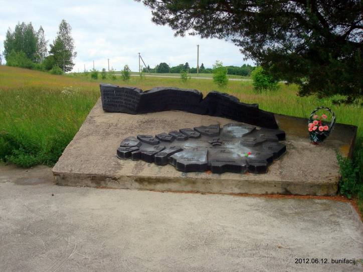 Papieryno.  Memoriał «Przerwa»