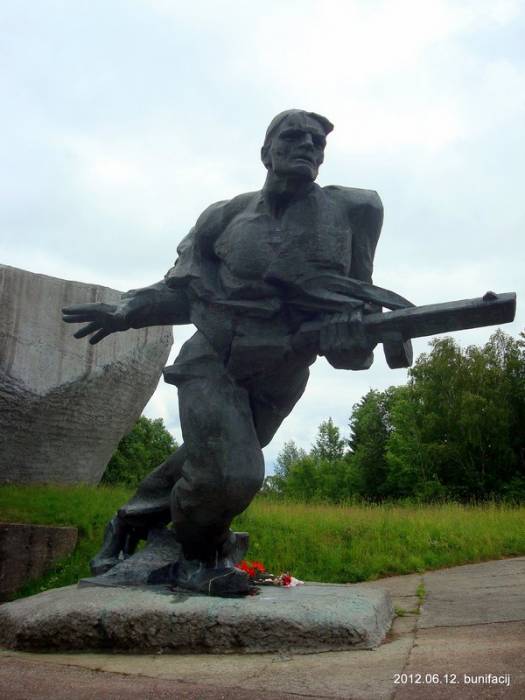 Papieryno.  Memoriał «Przerwa»