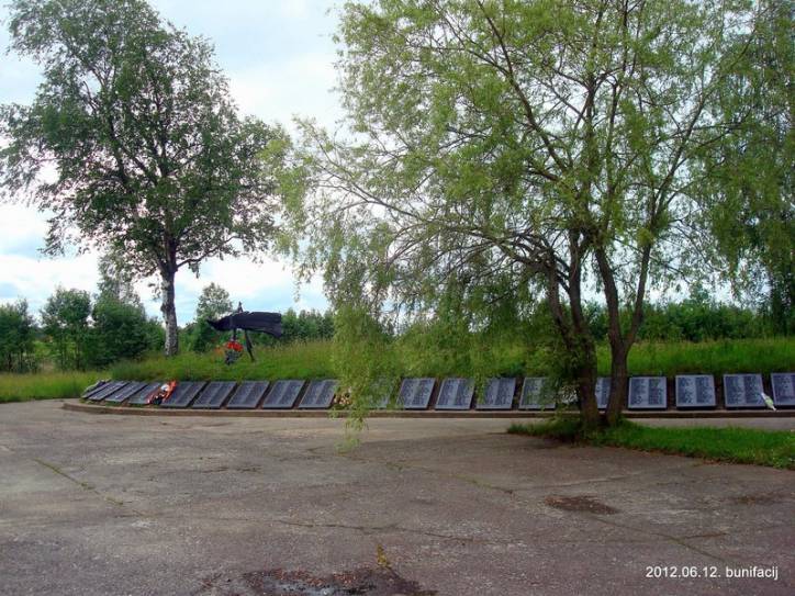 Papieryno.  Memoriał «Przerwa»