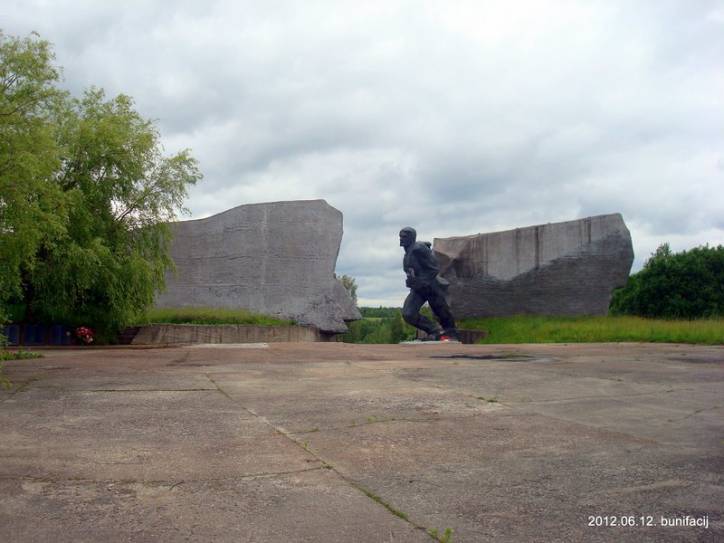 Papieryno.  Memoriał «Przerwa»