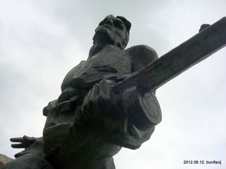 Papieryno.  Memoriał «Przerwa»