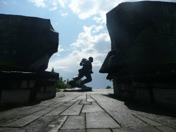 Papieryno.  Memoriał «Przerwa»