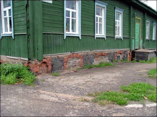  - Krajobrazy . Drewniany budynek z początku XX w