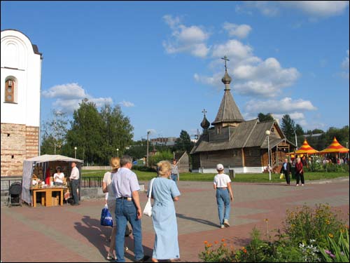  - Вуліцы гораду . Царква Аляксандра Неўскага. Здымак 2004 г.