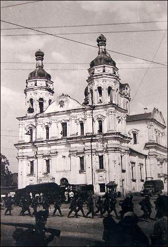 Miasto na fotografiach z czasów II wojny światowej . Pojezuicki kościół Św. Józefa. Fotografia anonimowego żołnierza Wehrmachtu 1941 r. - Miasto na fotografiach z czasów II wojny światowej . Pojezuicki kościół Św. Józefa. Fotografia anonimowego żołnierza Wehrmachtu 1941 r.