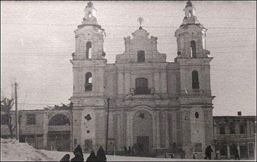 Miasto na fotografiach z czasów II wojny światowej . Pobernardyński kościół Św. Antoniego. Fotografia anonimowego żołnierza Wehrmachtu 1941-44 r. - Miasto na fotografiach z czasów II wojny światowej . Pobernardyński kościół Św. Antoniego. Fotografia anonimowego żołnierza Wehrmachtu 1941-44 r.