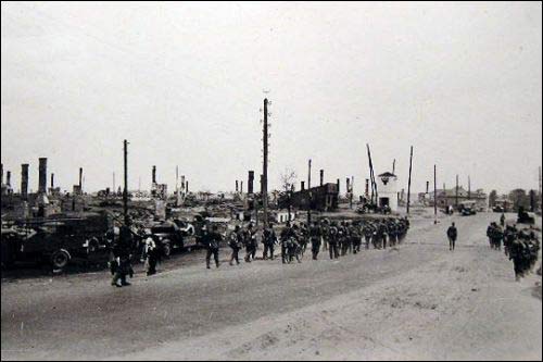 Miasto na fotografiach z czasów II wojny światowej . Ruiny Witebska. Fotografia anonimowego żołnierza Wehrmachtu 1941 r. - Miasto na fotografiach z czasów II wojny światowej . Ruiny Witebska. Fotografia anonimowego żołnierza Wehrmachtu 1941 r.