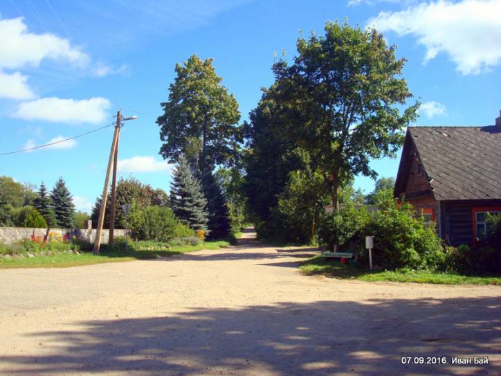 Miluncy (Pielikany). In the village 