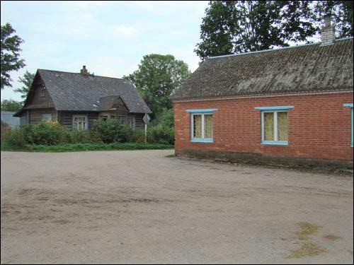 Miluncy (Pielikany). In the village 