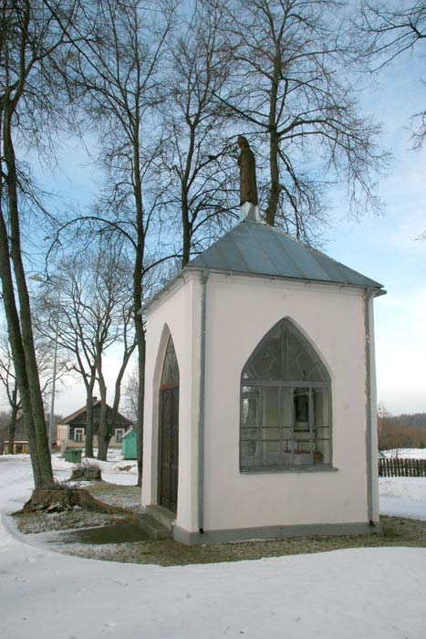  - Касцёл Унебаўзяцця Найсвяцейшай Панны Марыі. Каплічка перад касцёлам