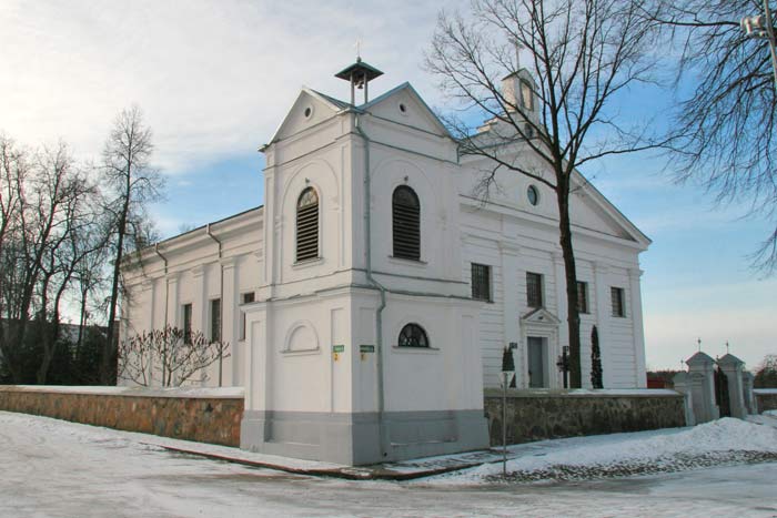  - Касцёл Унебаўзяцця Найсвяцейшай Панны Марыі. Погляд на званіцу і касцёл у Лейпунах