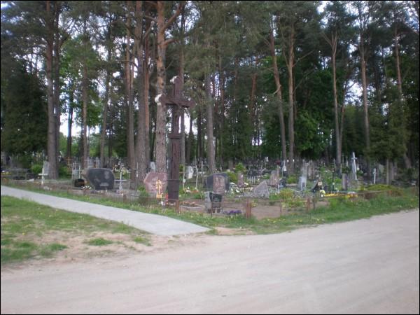  - Ulice miasta . Cmentarz katolicki