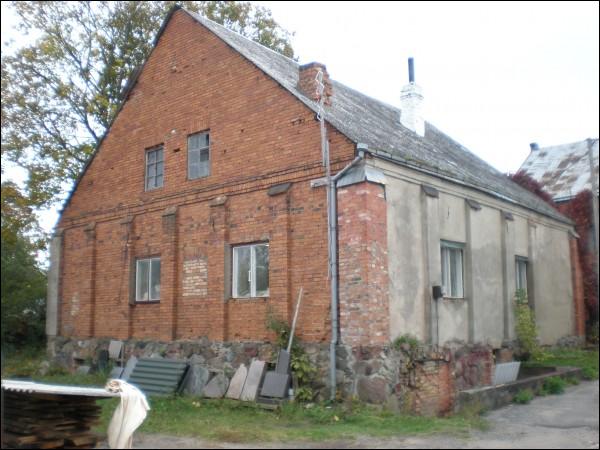  - Ulice miasta . Stary młyn (tartak?), budynek gospodarczy