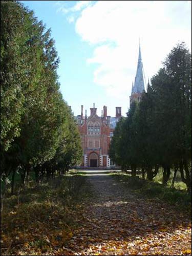  - Estate of Tyszkiewicz. View at the palace from the alley