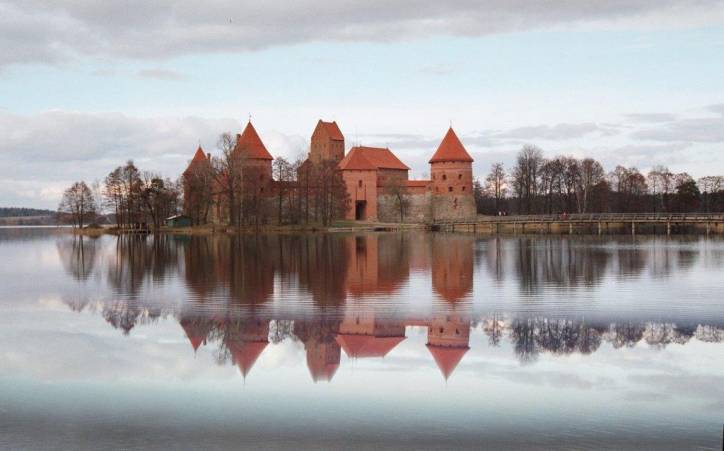 Trakai |   New Castle. 