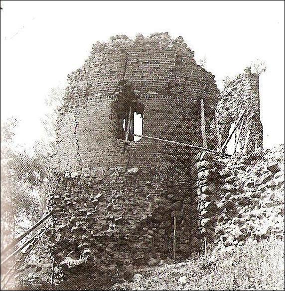 - Old photos of the township . Ruins of the castle