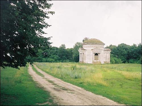 Молодово. Часовня-усыпальница Скирмунтов