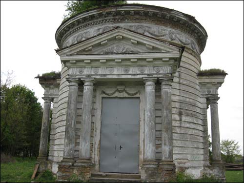 Молодово. Часовня-усыпальница Скирмунтов