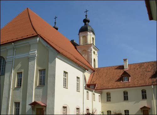 - Kościół Św. Trójcy Trynitarzy. Widok na klasztor i wieże kościoła od zachodu