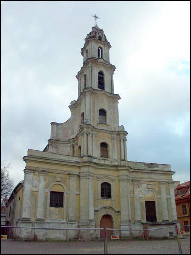 Wilno |  Kościół Matki Boskiej Pocieszenia i klasztor augustianów. Kościół Matki Boskiej Pocieszenia (augustianów), fasada główna, fot. 2005