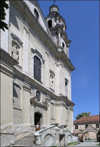  - Kościół Św. Rafała i klasztor Jezuitów. Fasada zachodnia (fragment) i schody wejścia głównego