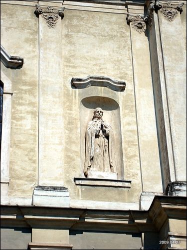  - Kościół Św. Rafała i klasztor Jezuitów. Fasada zachodnia, rzeźba w niszy
