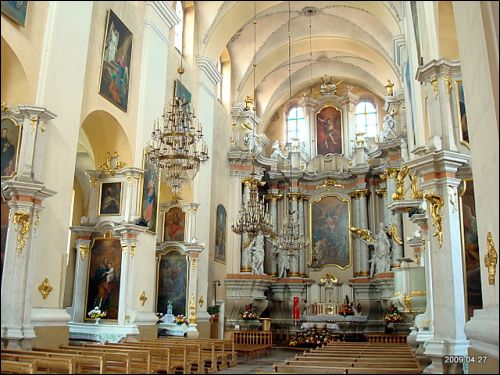  - Kościół Św. Rafała i klasztor Jezuitów. Nawa główna