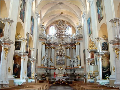  - Kościół Św. Rafała i klasztor Jezuitów. Nawa główna